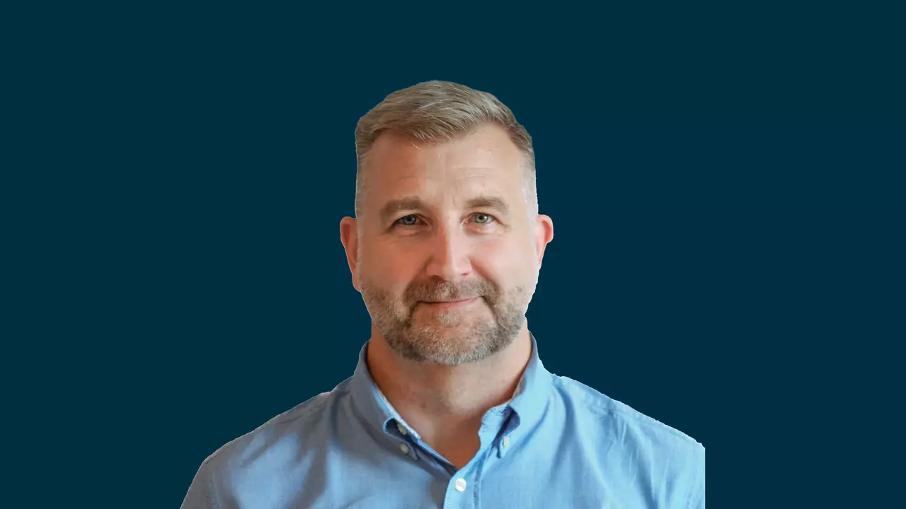 Iain Lee Lamdscape Colour